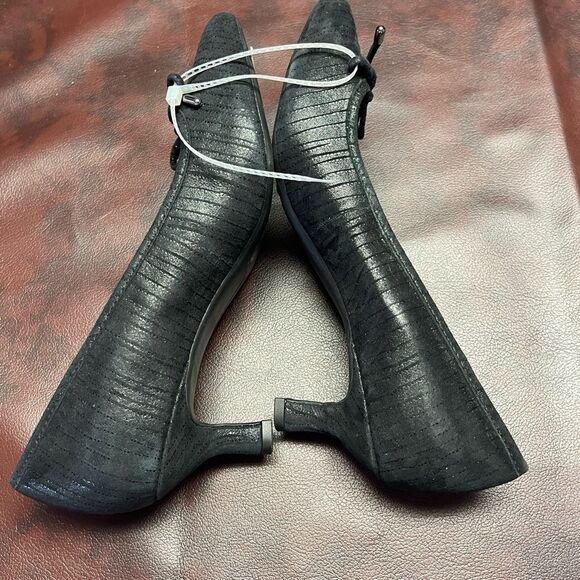 Alex Marie NWOT black suede kitten heel pumps heels, size 7 - Picture 4 of 10